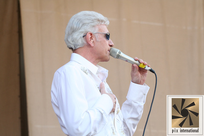 Dennis DeYoung performance at Taste of Chicago