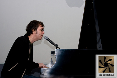 Ben Folds performance and meet and greet at Apple Computer store