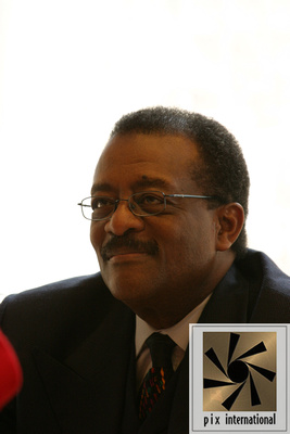Johnnie_Cochran_04